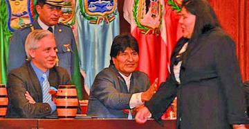 Piérola deberá declarar el 19 por omitir saludo a Evo Morales