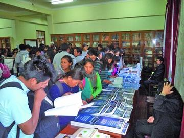 La Feria del libro de la UATF tuvo más de 30 expositores