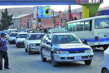 Vecinos piden que se cumpla la tarifa de taxi de Bs 3,50