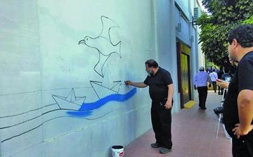 Colectivo chileno pinta mural alusivo a la demanda marítima