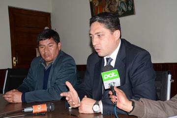 El procurador y el gobernador potosino en conferencia de prensa.