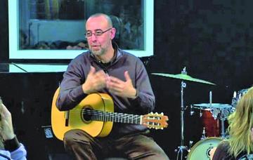 Ofrecen un  homenaje al  guitarrista Paco de Lucía