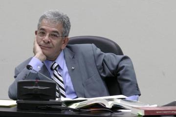 Respaldan al juez que  investiga corrupción