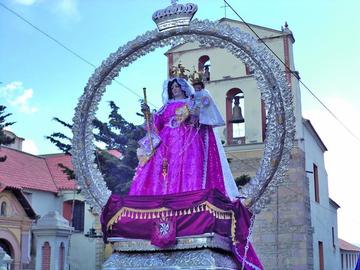 Virgen del Rosario sale en procesión