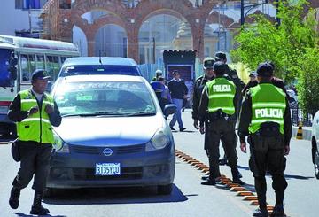 Tránsito sale a las calles y controla placas 