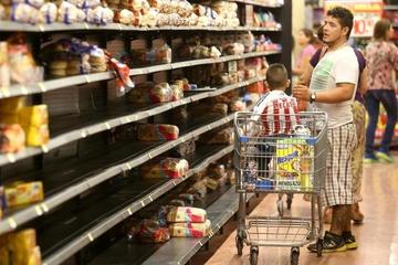 Huracán Patricia obliga a evacuaciones y compras masivas en México
