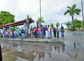 Patricia reduce su intensidad al llegar a México