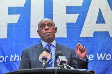 Sexwale aspira a presidir la FIFA