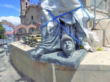 Esta estatua será colocada en el obelisco. El original de la cabeza está en la Moneda.