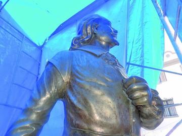 La estatua de Alonso Yañez ya está restaurada.