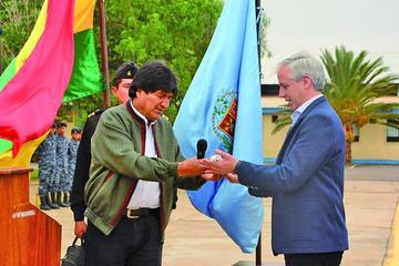 El presidente transfirió ayer en Cochabamba el bastón de mando al vicepresidente Álvaro García Linera.