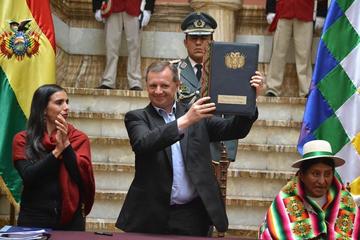 Promulgan la ley de convocatoria de referendo para reformar la CPE