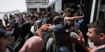 Cientos de migrantes son rescatados frente a las islas griegas orientales