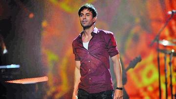 Iglesias triunfa en República Dominicana pese a la lluvia