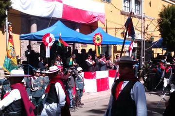 El desfile se adelantó con presencia del presidente en ejercicio Álvaro García Linera. Foto: Rocío Ruiz