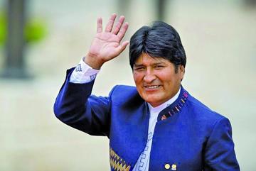 Evo Morales llega a Bolivia luego de su gira por Europa