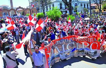 Los potosinos rindieron homenaje a Potosí.