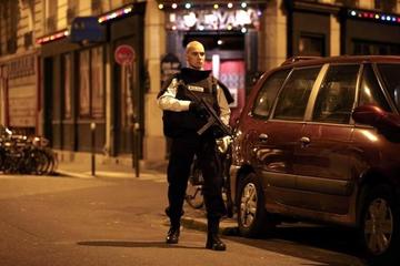 Tiroteos y explosiones en París dejan saldo fatal de unos 40 muertos