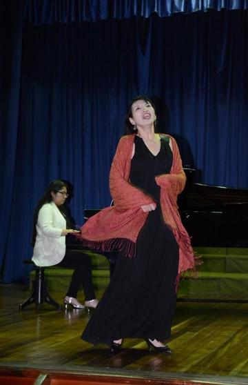Anoche se vivió concierto de canto de Akiko Makiyam