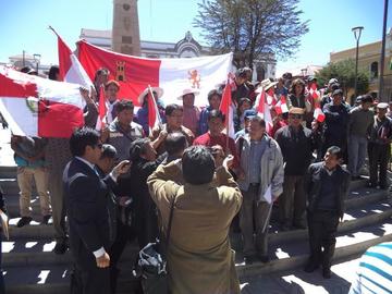Potosinos desarrollan un acto de desagravio  a la bandera potosina