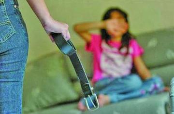 Procesan a una madre que chicoteó a su hija 