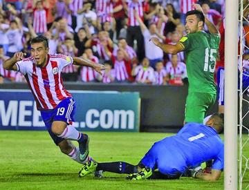 Dario Lezcano celebra el empate frente a Bolivia.