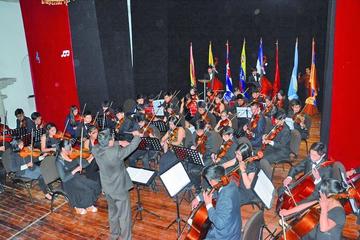Brilla recital de la orquesta Génesis