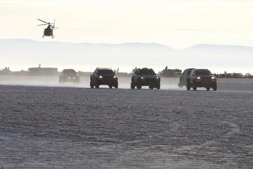 Los pilotos de la categoría autos durante su pasó por el Salar de Uyuni.