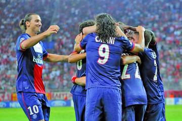 PSG gana a Lorient un choque cargado de actos emotivos