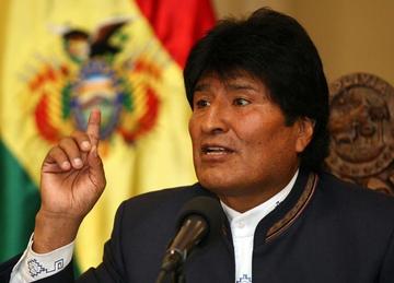 Morales llega a Irán para debatir el precio del gas