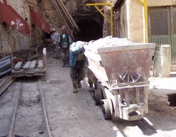 Las actividades mineras se hallan en proceso de paralización.