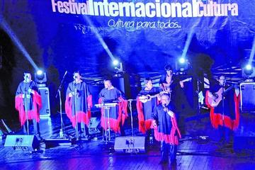 El grupo en el concierto de anoche.