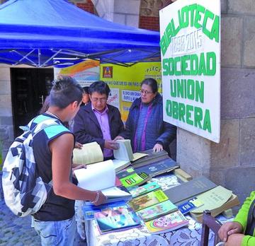 Se exhiben las obras de la biblioteca de la Unión Obrera.