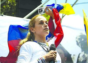 Denuncian terrorismo de Estado en contra de la esposa de López