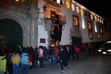 La fila de la población en la Casa de Moneda.