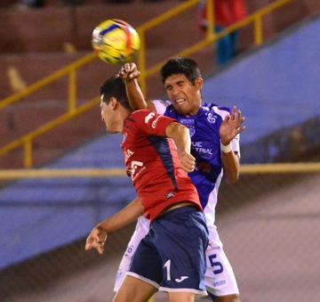 Ninguno de los dos equipos regaló un milímetro durante todo el partido.