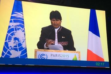 Morales dice en COP21 que con el capitalismo estamos condenados a desaparecer
