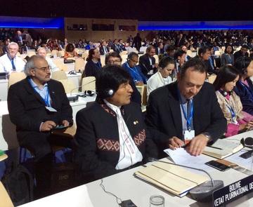 Evo en COP 21: el planeta está en el umbral de la destrucción