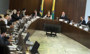 Rousseff pide rápida definición  sobre su juicio ante dilaciones