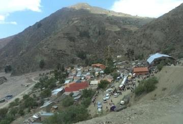 Seis muertos y 18 heridos al despeñarse un autobús en Cochabamba