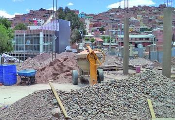 Avanzan obras de la nueva farmacia