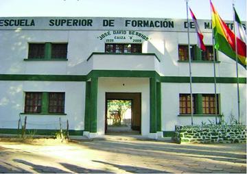 La escuela de maestros de Caiza D alista graduación