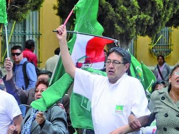 Barrientos sostiene que el ministro Arce hace campaña