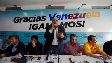 La Iglesia católica y la oposición piden diálogo al chavismo