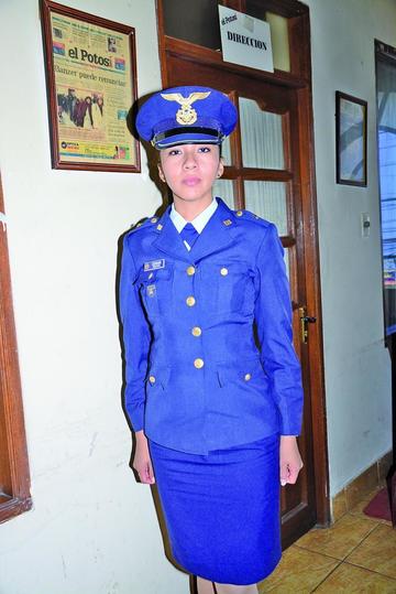 Potosina quiere ser piloto de caza y defender al país