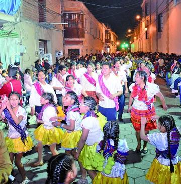 Un grupo de bailarines de la parroquia de San Roque.
