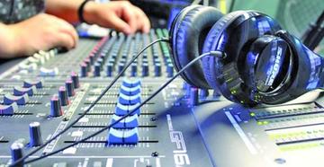 ATT dice que más de 500 medios cerrarían emisiones desde 2019