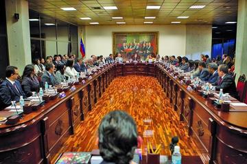La presidenta del Tribunal Supremo de Justicia de Venezuela preside una reunión con los recién designados.