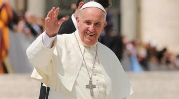 El Papa pide esfuerzos por la paz y recuerda los atentados