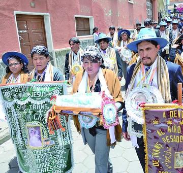 Bailan al niño del transporte pesado